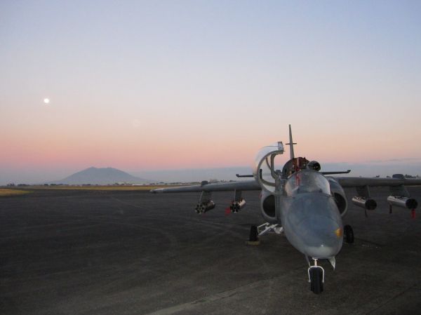 菲律賓空軍兩架SF-260教練機低空訓練相撞墜毀，機上4名飛行員全數殉職，軍方宣布全面停飛同型機。