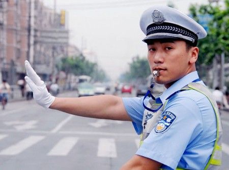 廣西警方逮捕52名新加坡公民涉跨國金字塔詐騙