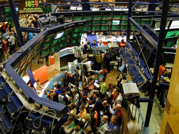 Global stocks rebound 0.4% as Iran tensions ease, yen strengthens