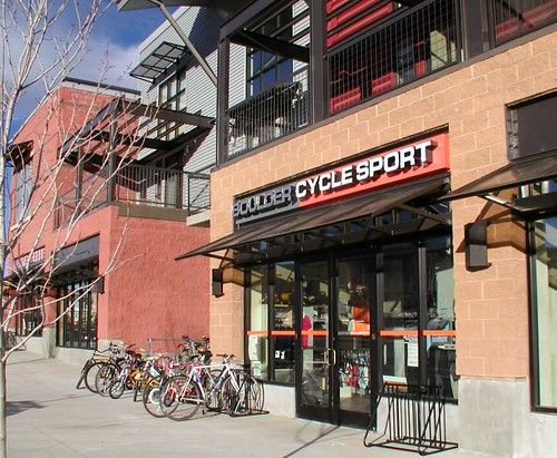 Demi Vollering Wins 2024 World Road Race Title in Montreal