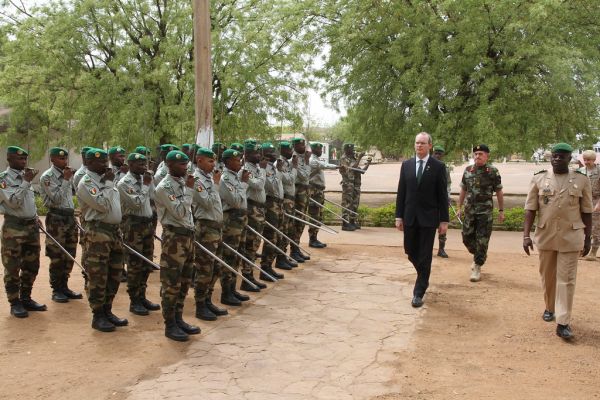 馬利軍隊遭遇伊斯蘭主義武裝組織襲擊,至少十名士兵陣亡