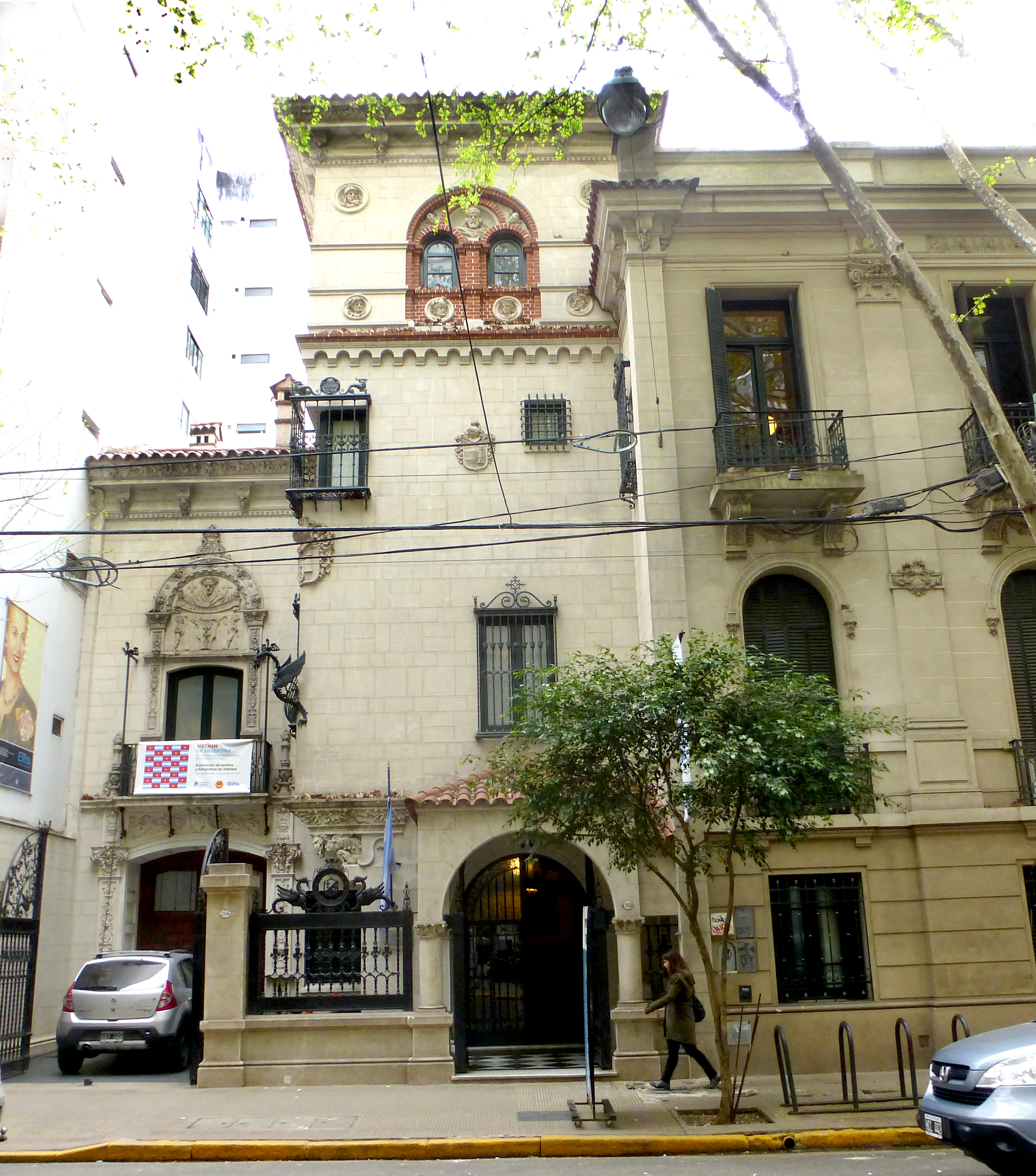 Evita Museum - Eva Perón National Institute of Historical Research