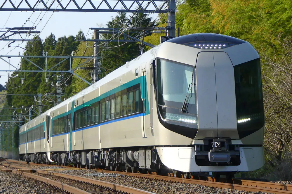 Four Tōbu Railway workers killed in express train collision near Kanuma
