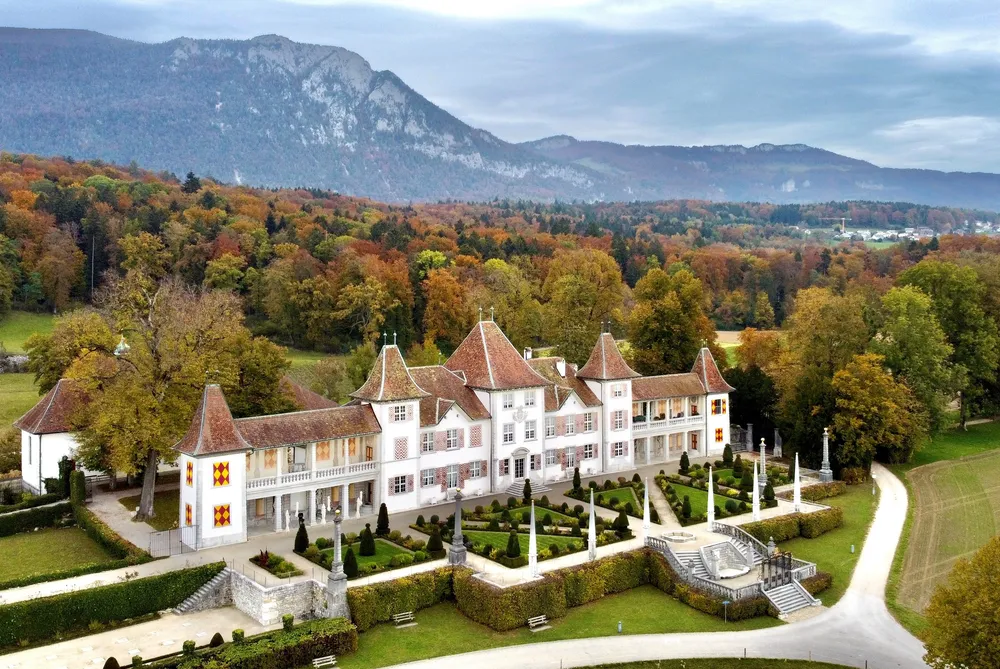 Waldegg Castle with gardens and outbuildings