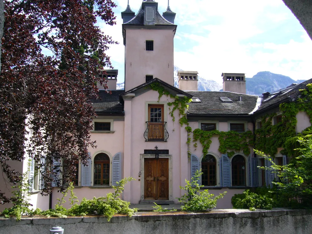 Zen-Ruffinen Castle / Loretan (former de Werra)