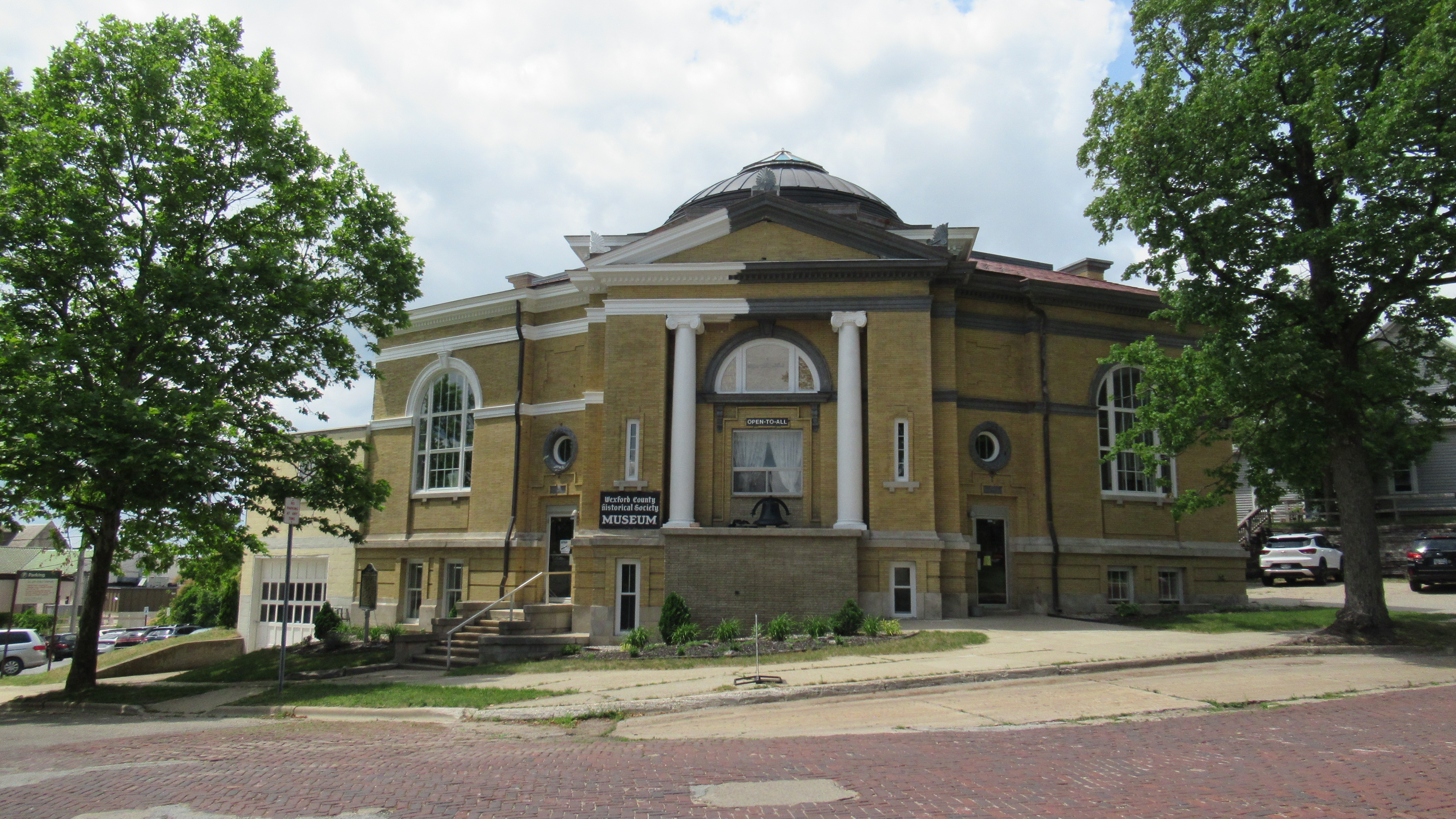 Cadillac Public Library