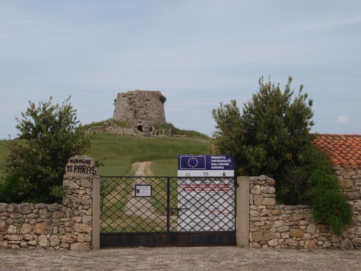 nuraghe  Is Paras