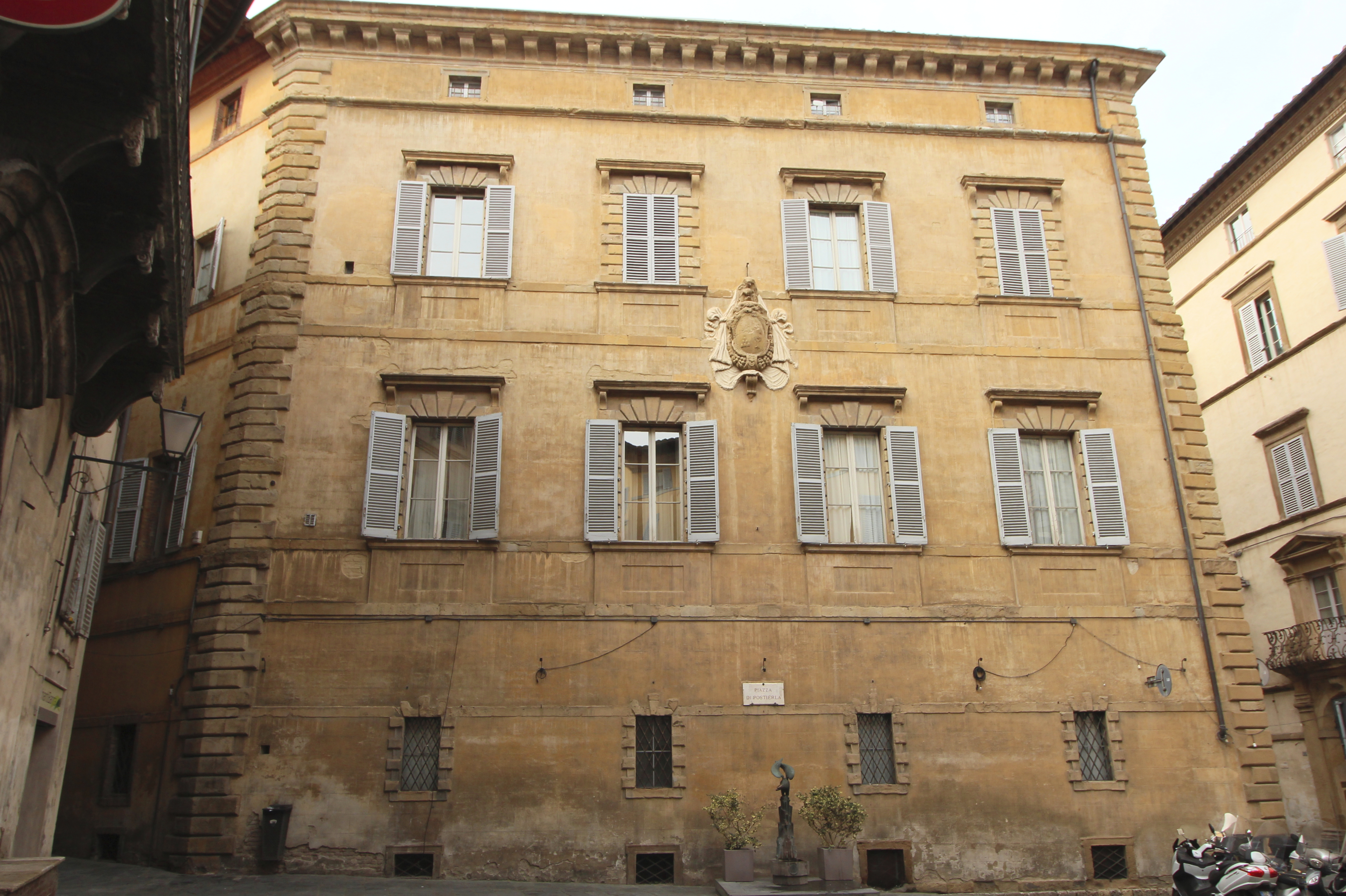 Palazzo Chigi alla Postierla