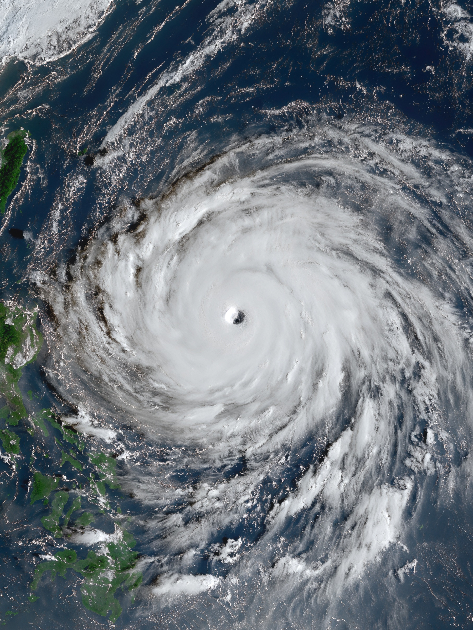 Typhoon Champi Leaves One Dead and Over 150 Injured Across Taiwan