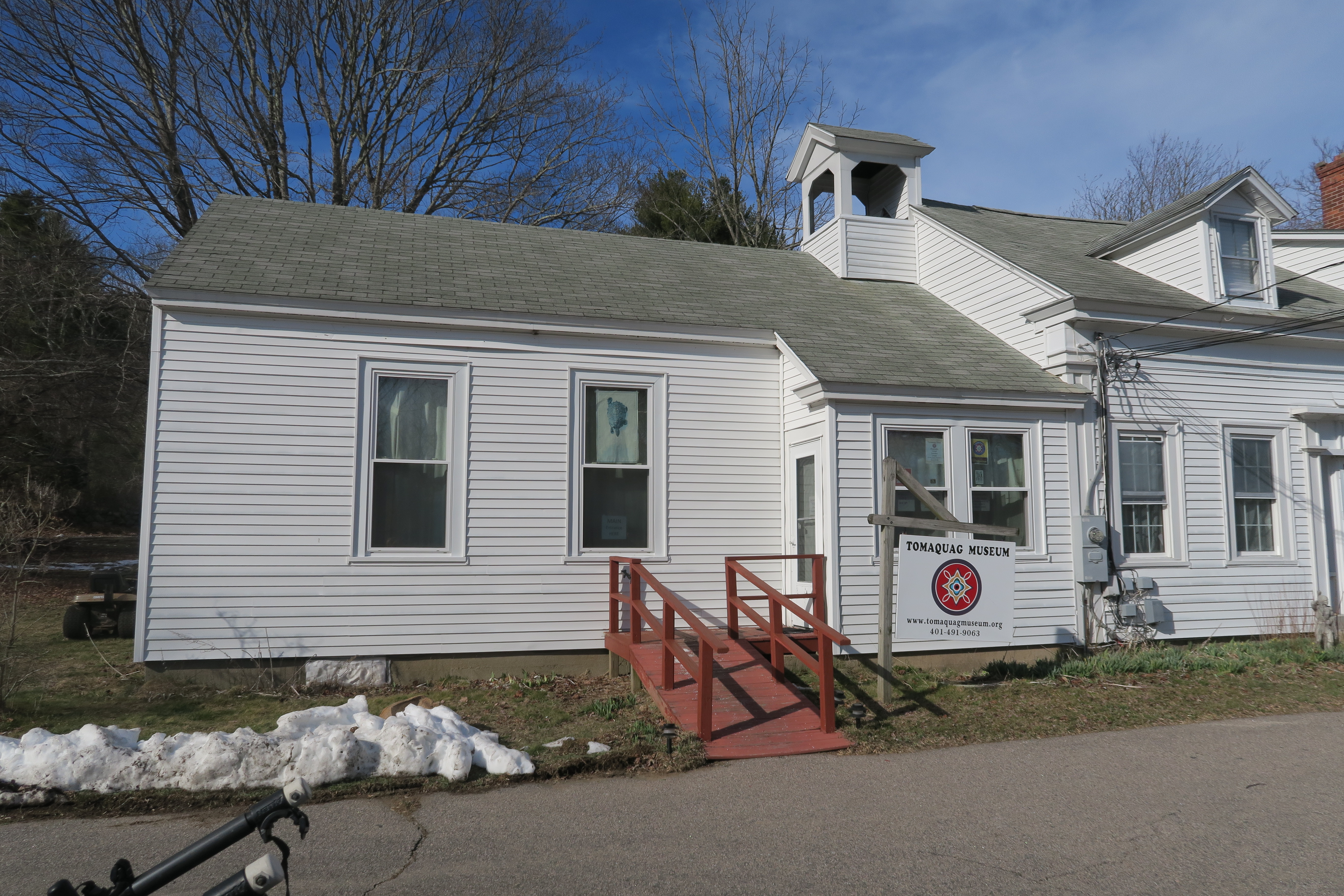 Tomaquag Indian Memorial Museum