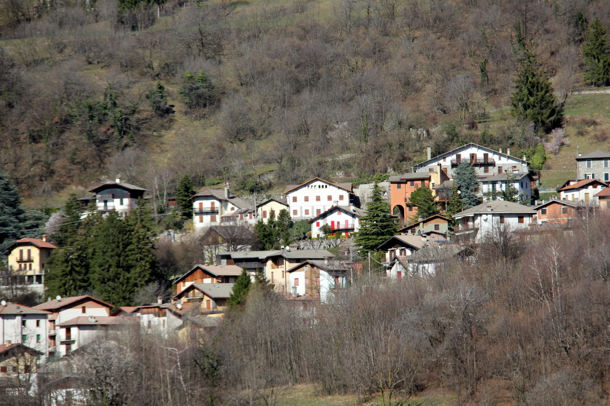 Tour of notable villas in Esino Lario
