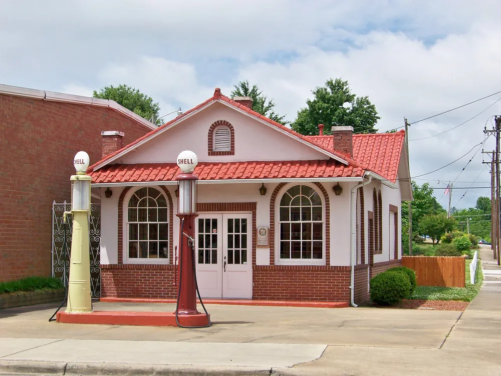 Beam's Shell Service Station and Office