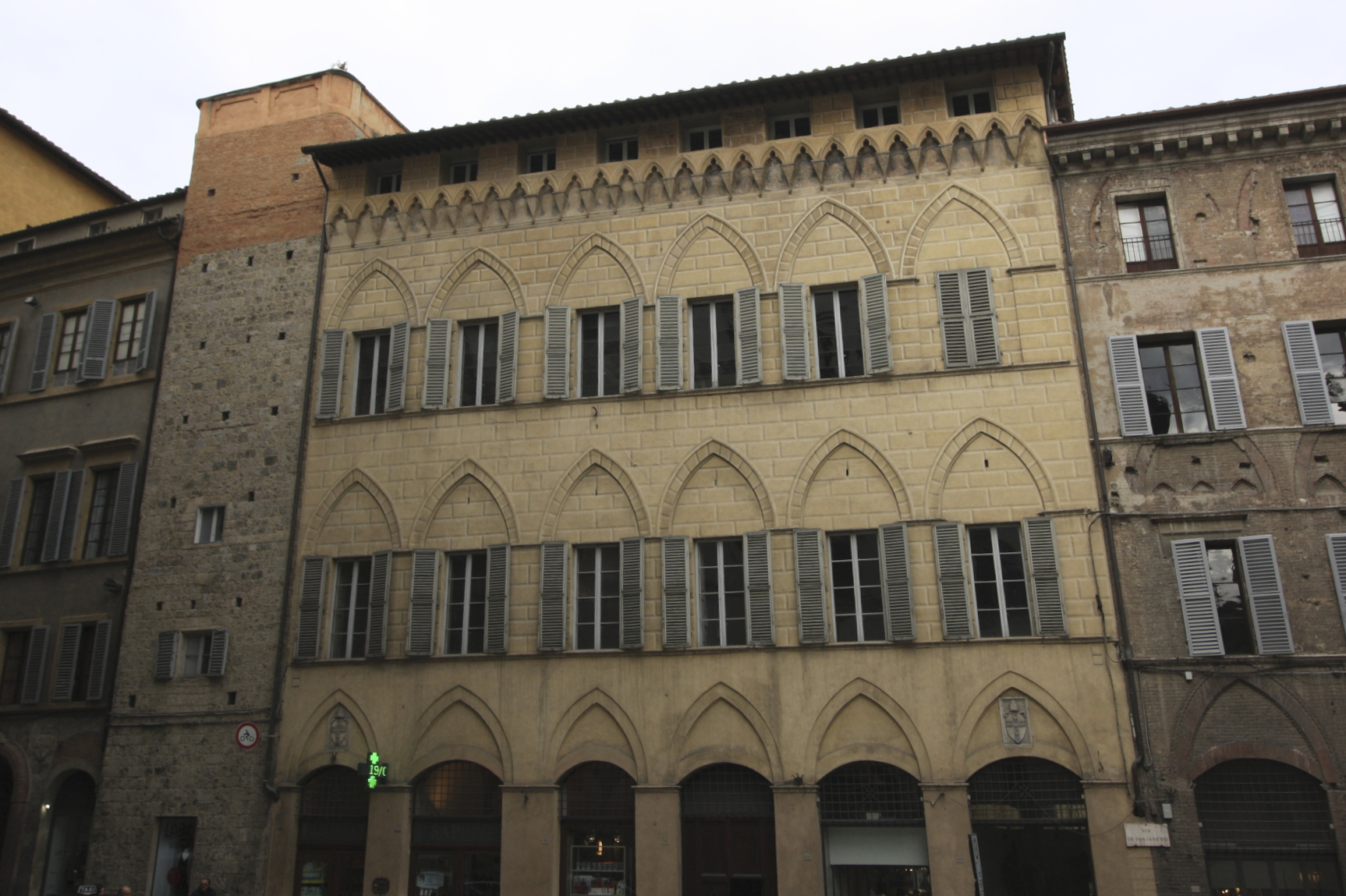 Palazzo Piccolomini-Clementini