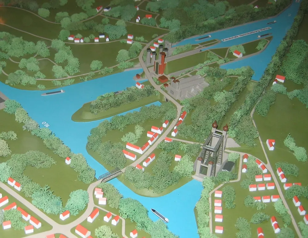 Henrichenburg boat lift