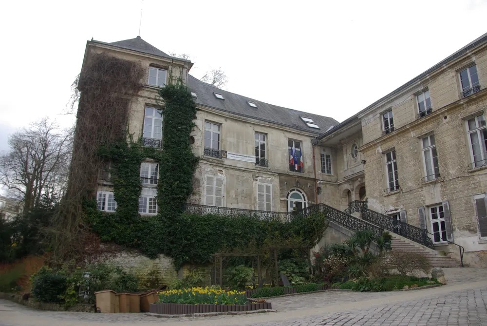 town hall of Le Plessis-Robinson