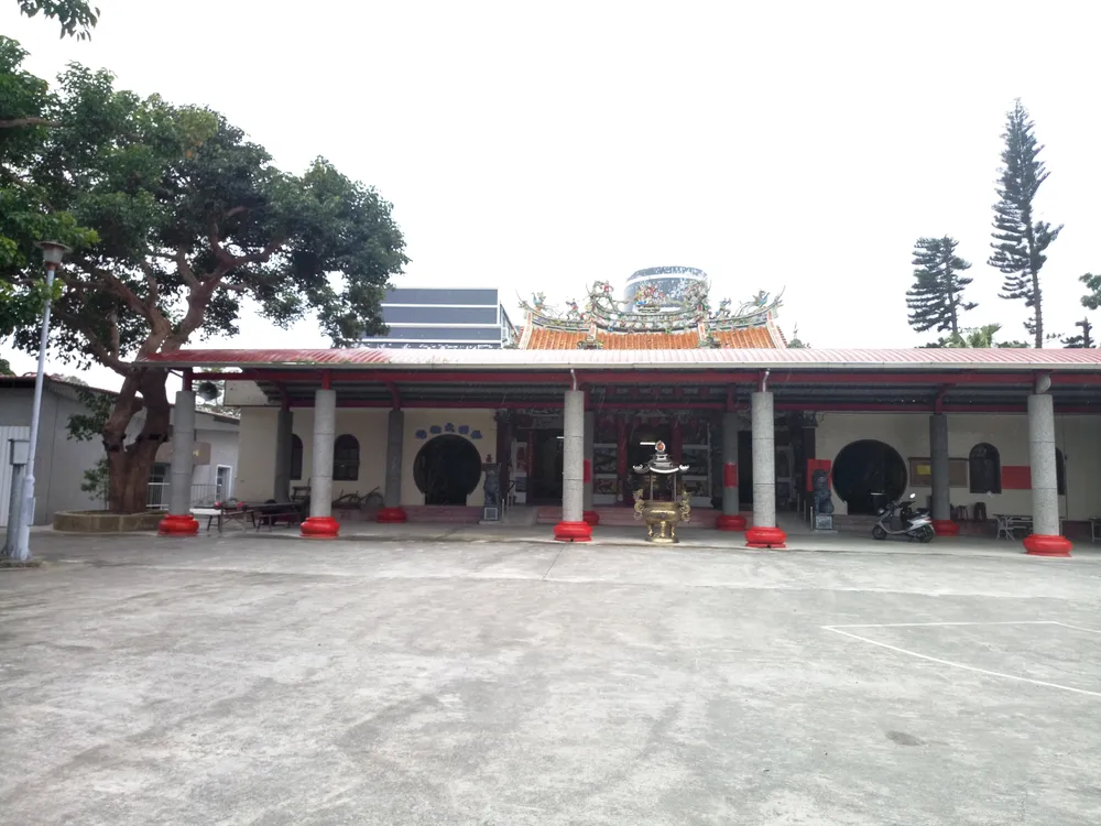 Longtien Kunci Temple