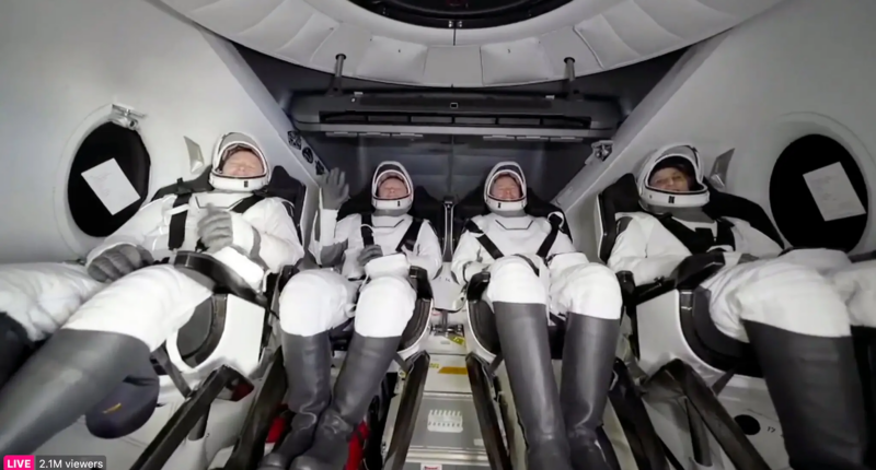 SpaceX brings Nasa astronauts back to earth